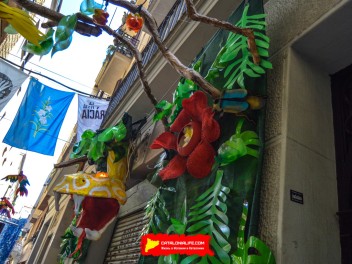 Фотоотчёт: Улица Хесус (carrer Jesús) Спасите джунгли (Selva’m) - Феста Майор де Грасиа 2023 (Festa Major de Gràcia 2023)