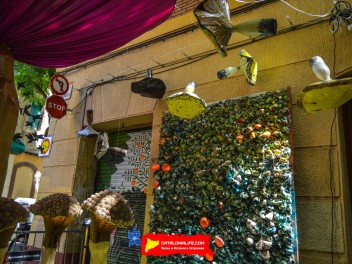 Фотоотчёт: Улица Хоан Бланкес де Байш де Тот (carrer Joan Blanques de Baix de Tot) Грибные головные уборы (Tocats del bolet) - Феста Майор де Грасиа 2023 (Festa Major de Gràcia 2023)