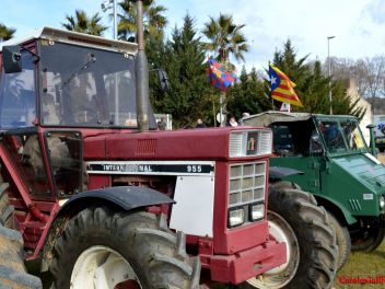 Праздник в честь Сан Антонио в Англесе (Anglès) 2017:выставка машин,тракторов