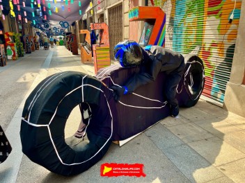 Улица Берга (Carrer de Berga) — «Бергатрон» (Bergatron) — Феста Майор де Грасиа 2025 (Festa Major de Gràcia 2025)