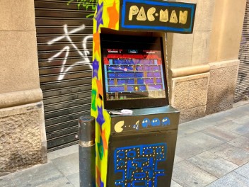 Улица Берга (Carrer de Berga) — «Бергатрон» (Bergatron) — Феста Майор де Грасиа 2025 (Festa Major de Gràcia 2025)