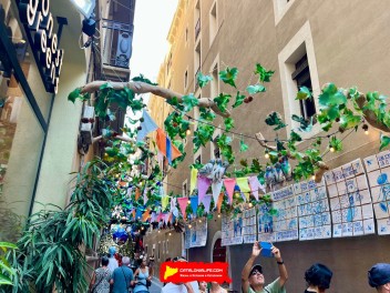 Улица Хесус (Carrer de Jesús) — «Култура Популяр» (Cooltura Popular) - Феста Майор де Грасиа 2025 (Festa Major de Gràcia 2025)