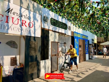 Пласа де ла Вила (Plaça de la Vila) — «Грасия, которую мы помним» (La Gràcia que anyorem) — Феста Майор де Грасиа 2025 (Festa Major de Gràcia 2025)