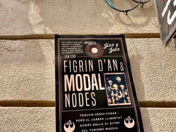 Улица Либертад (Carrer de Llibertat) — «Либертад против Империи» (Llibertat contra l’imperi) — Феста Майор де Грасиа 2025 (Festa Major de Gràcia 2025)