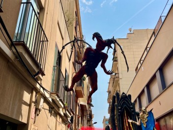 Улица Прогрес (Carrer del Progrés) — «ПрогреФок» (Progrefoc) — Феста Майор де Грасиа 2025 (Festa Major de Gràcia 2025)