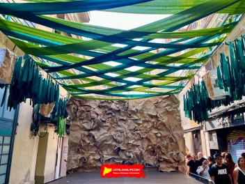Улица Верди (Carrer de Verdi) — «Сельва Верди Майя» (Selva Verdi Maya) — Феста Майор де Грасиа 2025 (Festa Major de Gràcia 2025)