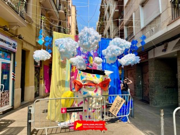 Улица Пуйгмарти (Carrer de Puigmartí) — «Внутри разума художника» (Dins la ment de l’artista) — Феста Майор де Грасиа 2025 (Festa Major de Gràcia 2025)