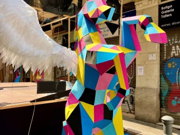 Улица Пуйгмарти (Carrer de Puigmartí) — «Внутри разума художника» (Dins la ment de l’artista) — Феста Майор де Грасиа 2025 (Festa Major de Gràcia 2025)