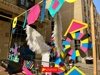 Улица Пуйгмарти (Carrer de Puigmartí) — «Внутри разума художника» (Dins la ment de l’artista) — Феста Майор де Грасиа 2025 (Festa Major de Gràcia 2025)