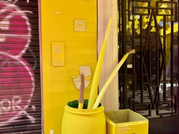 Улица Пуйгмарти (Carrer de Puigmartí) — «Внутри разума художника» (Dins la ment de l’artista) — Феста Майор де Грасиа 2025 (Festa Major de Gràcia 2025)