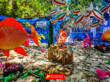 Фотоотчёт: Пласа дель Норд (Plaça del Nord): «Аквариум Норд» — украшение, которое заставит вас почувствовать себя как рыба в аквариуме. (‘La peixera del Nord’. Un guarniment que ens farà sentir com peixos a la peixera.) - Феста Майор де Грасиа 2024 (Festa Major de Gràcia 2024)