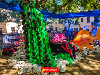 Фотоотчёт: Пласа дель Норд (Plaça del Nord): «Аквариум Норд» — украшение, которое заставит вас почувствовать себя как рыба в аквариуме. (‘La peixera del Nord’. Un guarniment que ens farà sentir com peixos a la peixera.) - Феста Майор де Грасиа 2024 (Festa Major de Gràcia 2024)
