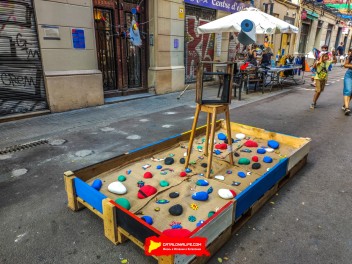Пласета де Сант Микель (Placeta de Sant Miquel i Rodalies): «МироГрасия» — дань уважения Жоану Миро. (‘MiróGràcia’. Un homenatge a Joan Miró.) - Феста Майор де Грасиа 2024 (Festa Major de Gràcia 2024)