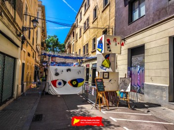Пласета де Сант Микель (Placeta de Sant Miquel i Rodalies): «МироГрасия» — дань уважения Жоану Миро. (‘MiróGràcia’. Un homenatge a Joan Miró.) - Феста Майор де Грасиа 2024 (Festa Major de Gràcia 2024)