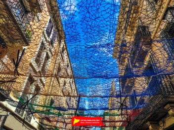 Пласета де Сант Микель (Placeta de Sant Miquel i Rodalies): «МироГрасия» — дань уважения Жоану Миро. (‘MiróGràcia’. Un homenatge a Joan Miró.) - Феста Майор де Грасиа 2024 (Festa Major de Gràcia 2024)