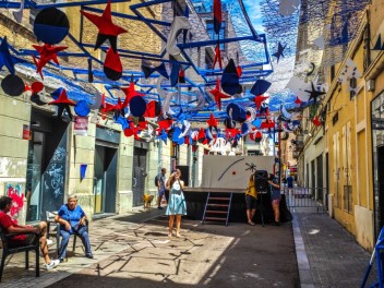 Пласета де Сант Микель (Placeta de Sant Miquel i Rodalies): «МироГрасия» — дань уважения Жоану Миро. (‘MiróGràcia’. Un homenatge a Joan Miró.) - Феста Майор де Грасиа 2024 (Festa Major de Gràcia 2024)