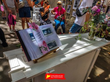 Пласа Ровира и Триас (Plaça de Rovira i Trias): «Свадебная часовня» — большая свадебная часовня в стиле Лас-Вегаса. (‘Wedding Chapel’. Una gra capella de núpcies a l’estil Las Vegas.) - Феста Майор де Грасиа 2024 (Festa Major de Gràcia 2024)	