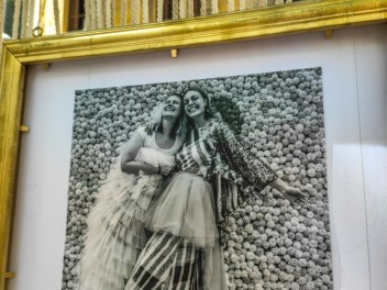 Пласа Ровира и Триас (Plaça de Rovira i Trias): «Свадебная часовня» — большая свадебная часовня в стиле Лас-Вегаса. (‘Wedding Chapel’. Una gra capella de núpcies a l’estil Las Vegas.) - Феста Майор де Грасиа 2024 (Festa Major de Gràcia 2024)	