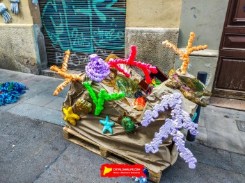 Улица Берга (Carrer de Berga): «Подводный мир» — прогулка по морскому дну (‘El fons del mar’. Un passeig pel fons marí) - Феста Майор де Грасиа 2024 (Festa Major de Gràcia 2024)