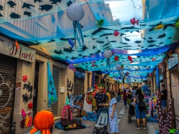 Улица Берга (Carrer de Berga): «Подводный мир» — прогулка по морскому дну (‘El fons del mar’. Un passeig pel fons marí) - Феста Майор де Грасиа 2024 (Festa Major de Gràcia 2024)