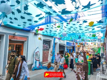 Улица Берга (Carrer de Berga): «Подводный мир» — прогулка по морскому дну (‘El fons del mar’. Un passeig pel fons marí) - Феста Майор де Грасиа 2024 (Festa Major de Gràcia 2024)