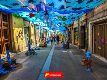 Улица Берга (Carrer de Berga): «Подводный мир» — прогулка по морскому дну (‘El fons del mar’. Un passeig pel fons marí) - Феста Майор де Грасиа 2024 (Festa Major de Gràcia 2024)