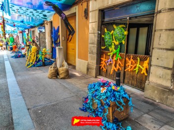 Улица Берга (Carrer de Berga): «Подводный мир» — прогулка по морскому дну (‘El fons del mar’. Un passeig pel fons marí) - Феста Майор де Грасиа 2024 (Festa Major de Gràcia 2024)