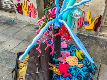 Улица Берга (Carrer de Berga): «Подводный мир» — прогулка по морскому дну (‘El fons del mar’. Un passeig pel fons marí) - Феста Майор де Грасиа 2024 (Festa Major de Gràcia 2024)
