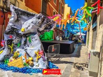 Улица Берга (Carrer de Berga): «Подводный мир» — прогулка по морскому дну (‘El fons del mar’. Un passeig pel fons marí) - Феста Майор де Грасиа 2024 (Festa Major de Gràcia 2024)