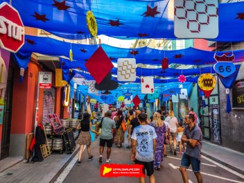 Улица Повиденсия (Carrer de la Providència): «ПровиВегас» — украшение, которое перенесет вас в Лас-Вегас. (‘ProviVegas’. Un guarniment que et farà sentir a Las Vegas.) - Феста Майор де Грасиа 2024 (Festa Major de Gràcia 2024)