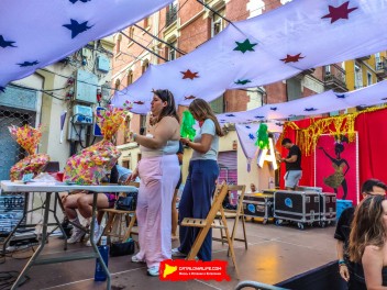 Улица Повиденсия (Carrer de la Providència): «ПровиВегас» — украшение, которое перенесет вас в Лас-Вегас. (‘ProviVegas’. Un guarniment que et farà sentir a Las Vegas.) - Феста Майор де Грасиа 2024 (Festa Major de Gràcia 2024)