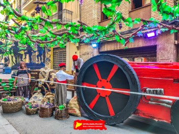 Улица Ллибертат (Carrer de la Llibertat): «Винный погреб Либертат» — дань культуре вина. (‘Celler Llibertat’. Un homenatge a la cultura del vi.) - Феста Майор де Грасиа 2024 (Festa Major de Gràcia 2024)