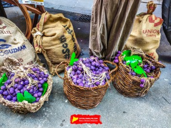 Улица Ллибертат (Carrer de la Llibertat): «Винный погреб Либертат» — дань культуре вина. (‘Celler Llibertat’. Un homenatge a la cultura del vi.) - Феста Майор де Грасиа 2024 (Festa Major de Gràcia 2024)