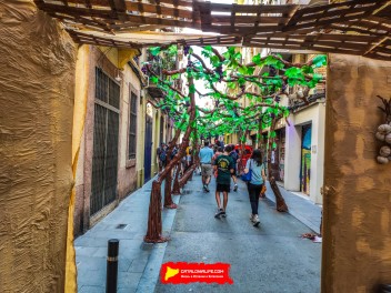 Улица Ллибертат (Carrer de la Llibertat): «Винный погреб Либертат» — дань культуре вина. (‘Celler Llibertat’. Un homenatge a la cultura del vi.) - Феста Майор де Грасиа 2024 (Festa Major de Gràcia 2024)