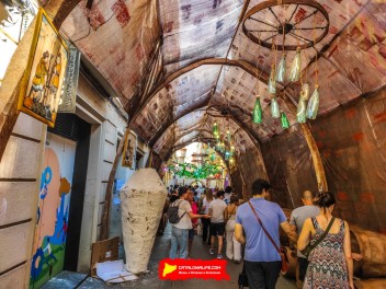 Улица Ллибертат (Carrer de la Llibertat): «Винный погреб Либертат» — дань культуре вина. (‘Celler Llibertat’. Un homenatge a la cultura del vi.) - Феста Майор де Грасиа 2024 (Festa Major de Gràcia 2024)