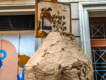 Улица Ллибертат (Carrer de la Llibertat): «Винный погреб Либертат» — дань культуре вина. (‘Celler Llibertat’. Un homenatge a la cultura del vi.) - Феста Майор де Грасиа 2024 (Festa Major de Gràcia 2024)