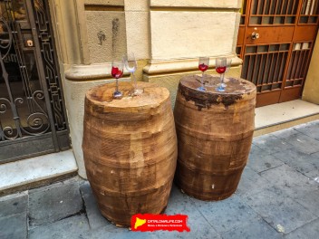 Улица Ллибертат (Carrer de la Llibertat): «Винный погреб Либертат» — дань культуре вина. (‘Celler Llibertat’. Un homenatge a la cultura del vi.) - Феста Майор де Грасиа 2024 (Festa Major de Gràcia 2024)