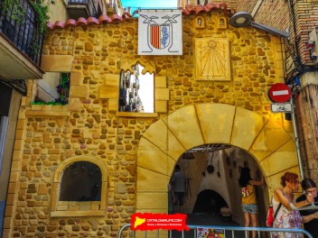 Улица Ллибертат (Carrer de la Llibertat): «Винный погреб Либертат» — дань культуре вина. (‘Celler Llibertat’. Un homenatge a la cultura del vi.) - Феста Майор де Грасиа 2024 (Festa Major de Gràcia 2024)