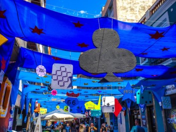 Улица Повиденсия (Carrer de la Providència): «ПровиВегас» — украшение, которое перенесет вас в Лас-Вегас. (‘ProviVegas’. Un guarniment que et farà sentir a Las Vegas.) - Феста Майор де Грасиа 2024 (Festa Major de Gràcia 2024)