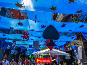 Улица Повиденсия (Carrer de la Providència): «ПровиВегас» — украшение, которое перенесет вас в Лас-Вегас. (‘ProviVegas’. Un guarniment que et farà sentir a Las Vegas.) - Феста Майор де Грасиа 2024 (Festa Major de Gràcia 2024)
