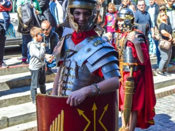 Шествие римских легионеров-юниоров (Манайес) в Бланесе / Manaies Juniores de Blanes