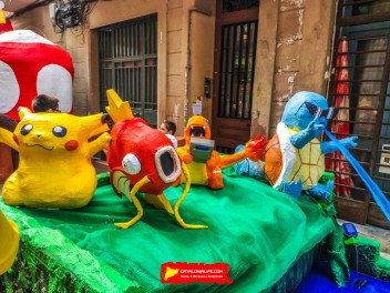 Улица Прогрес (Carrer del Progrés): «Прогресс в игре» — дань уважения видеоиграм 80-х годов и современным. (‘Progrés en joc’. Un homenatge als videojocs dels anys 80 i als actuals.) - Феста Майор де Грасиа 2024 (Festa Major de Gràcia 2024)