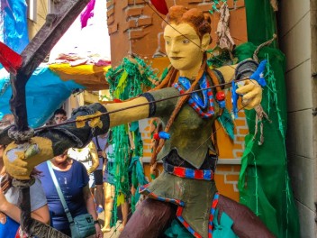 Улица Прогрес (Carrer del Progrés): «Прогресс в игре» — дань уважения видеоиграм 80-х годов и современным. (‘Progrés en joc’. Un homenatge als videojocs dels anys 80 i als actuals.) - Феста Майор де Грасиа 2024 (Festa Major de Gràcia 2024)